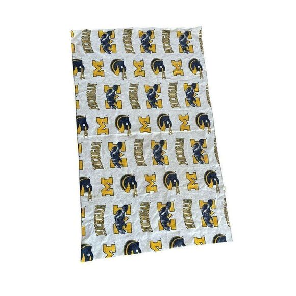 Vintage Michigan Wolverines Football Big 10 Wool Throw Blanket Fabric Approx 6x4 - Picture 2 of 4